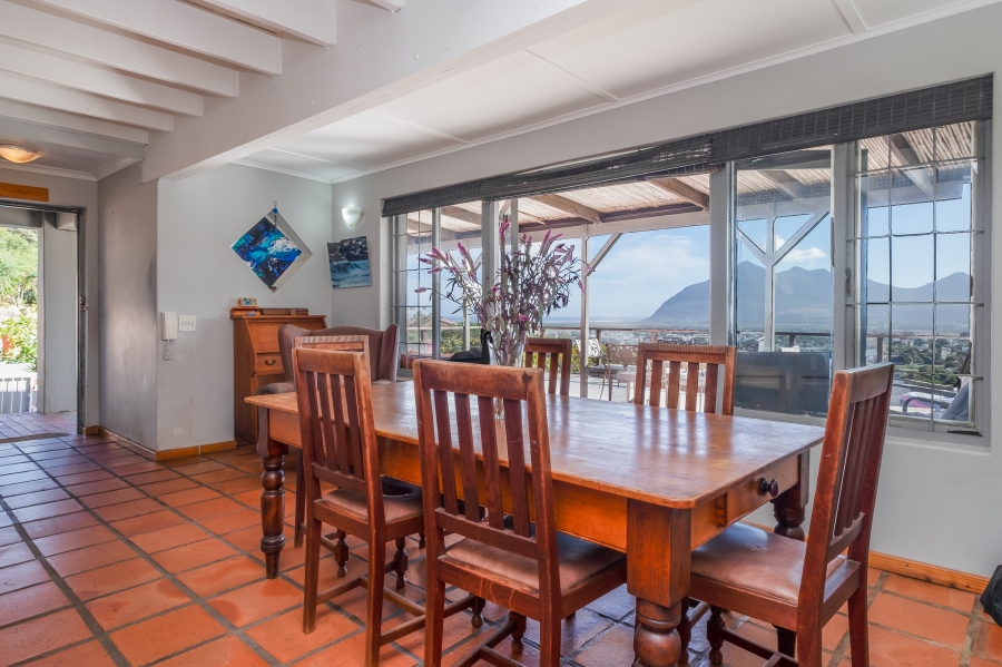 4 Bedroom Property for Sale in Capri Western Cape